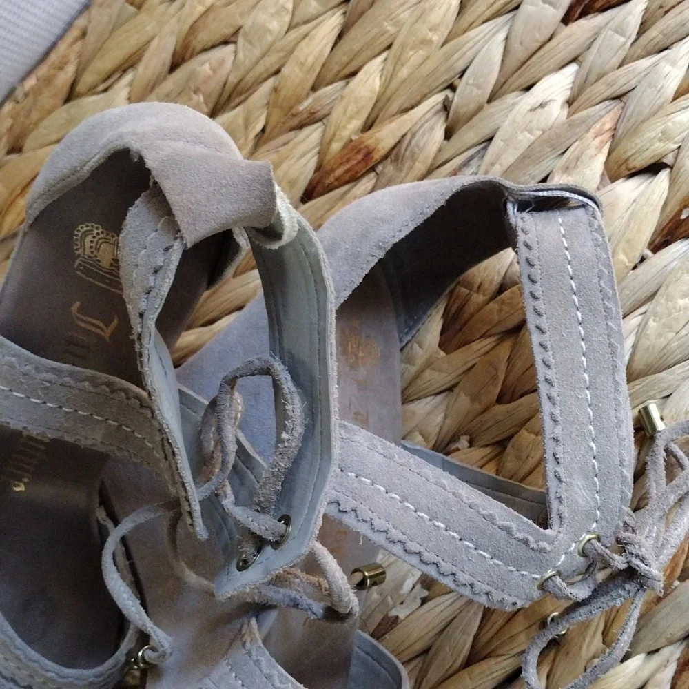 Juicy Couture suede taupe platform sandals 6